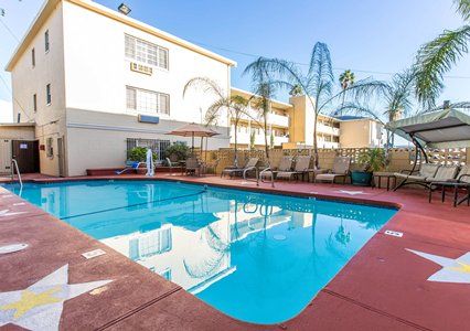 Dusk Hollywood 3*